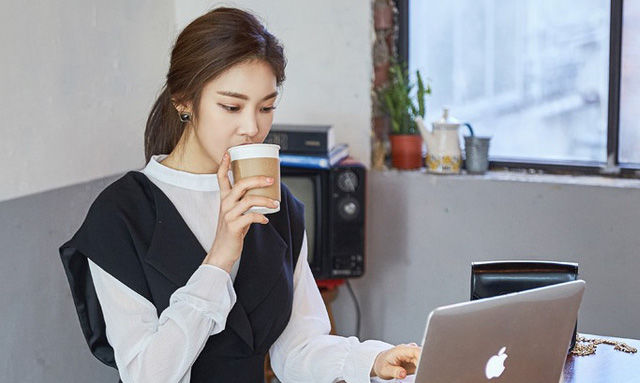 Mua dùm đồng nghiệp đồ ăn, trầy trật đòi lại tiền còn bị nói tính toán