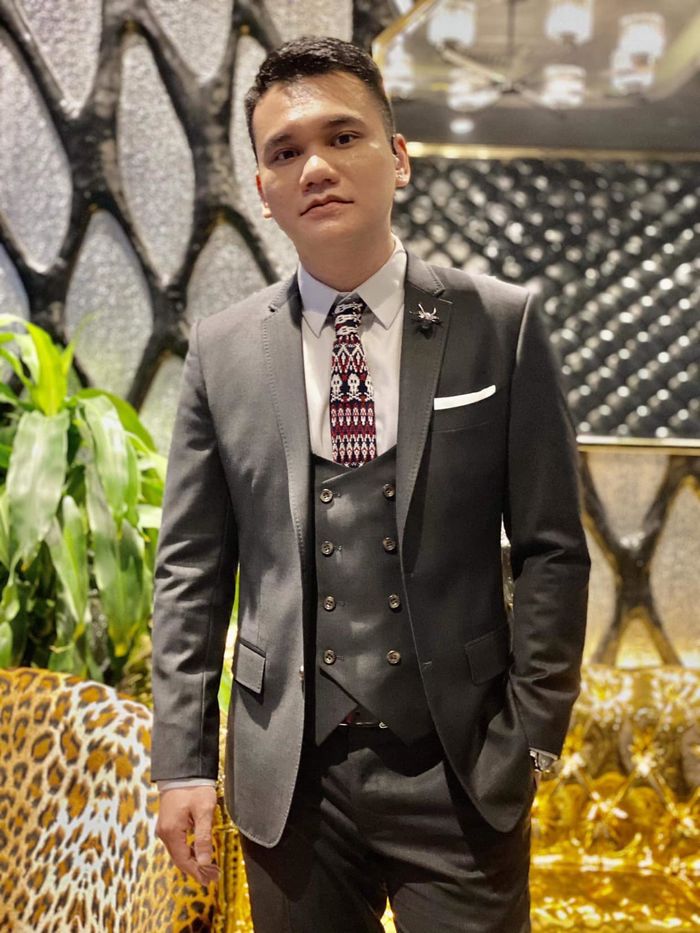 Khắc Việt gãy tay hủy show hàng loạt