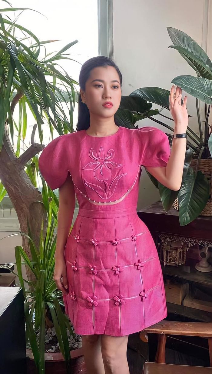 Nhan sắc lẫn style của Lâm Vỹ Dạ thăng hạng hậu giảm cân