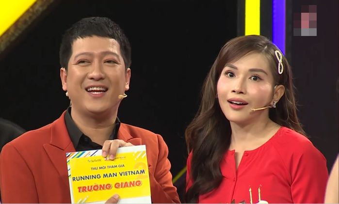 Lê Dương Bảo Lâm bế bổng chúc mừng Trường Giang có tin vui