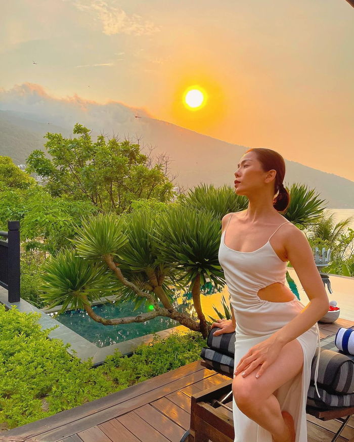 Lệ Quyên U40 vẫn tự tin diện bikini khoe vòng 1 căng nét