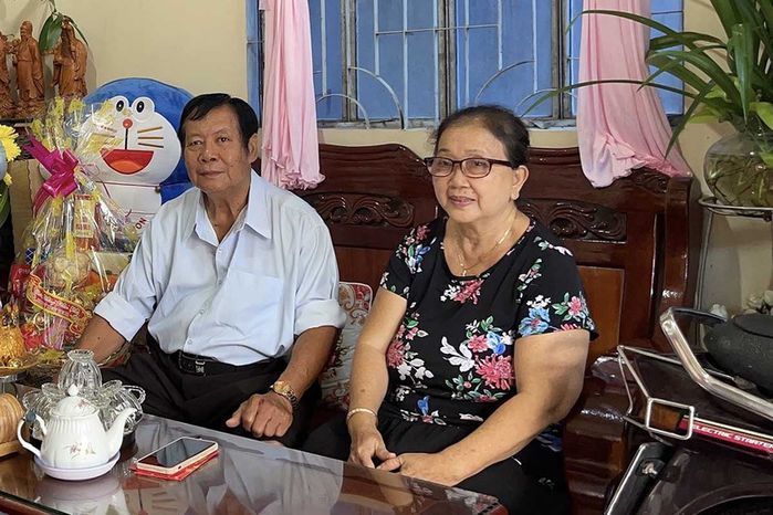 Nụ cười hiếm hoi của Linh Lan đúng 100 ngày mất của Vân Quang Long