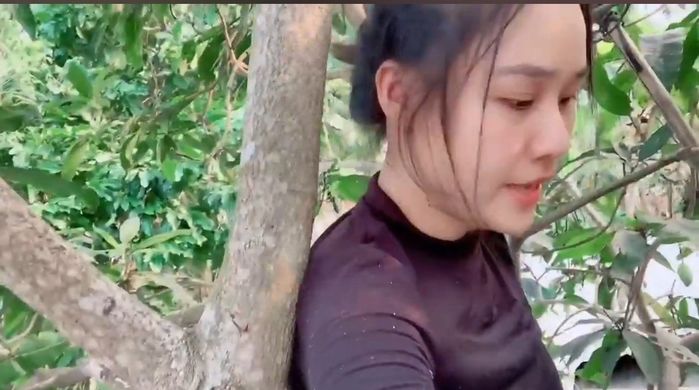 Nụ cười hiếm hoi của Linh Lan đúng 100 ngày mất của Vân Quang Long