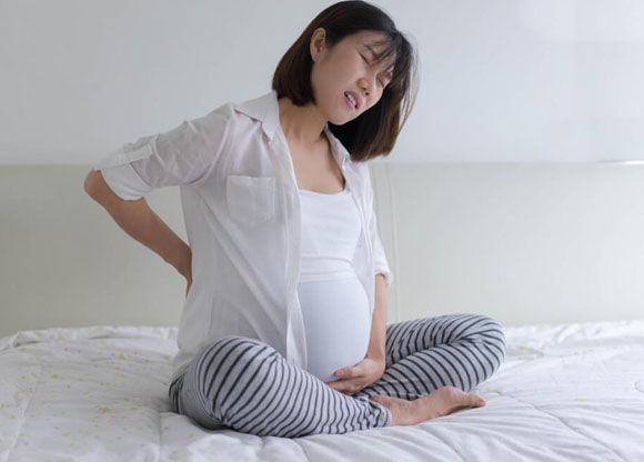 Lý do bà bầu thường than khó ngủ: Đau lưng, chuột rút khổ lắm chứ đùa