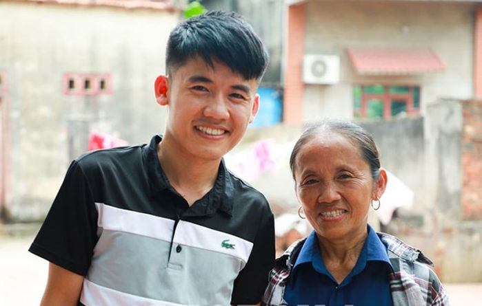 Sau nhiều lùm xùm, bị tẩy chay con trai bà Tân Vlog tậu xe tiền tỷ