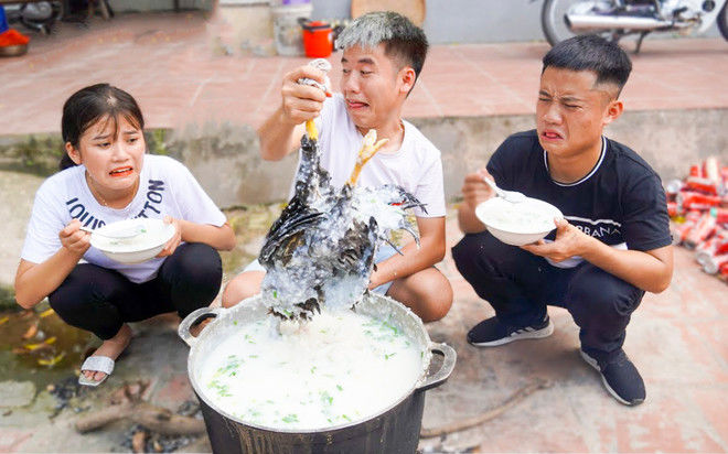 Sau nhiều lùm xùm, bị tẩy chay con trai bà Tân Vlog tậu xe tiền tỷ