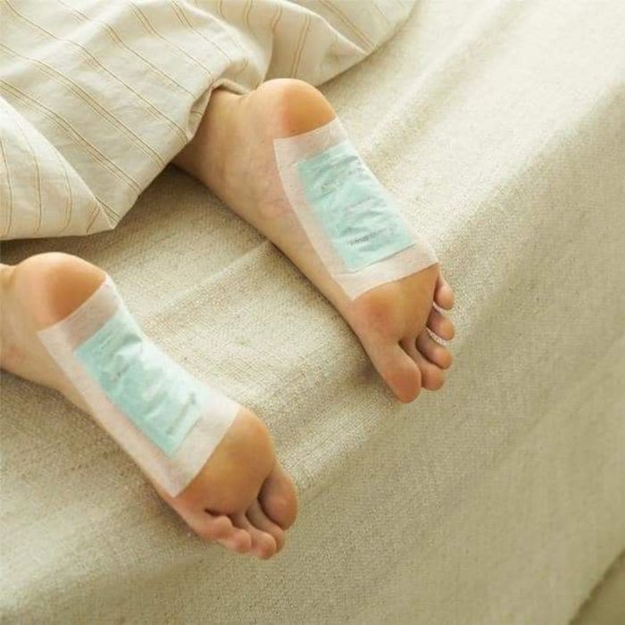 Chị em rần rần mua miếng dán thải độc chân: Có thần kỳ như quảng cáo?