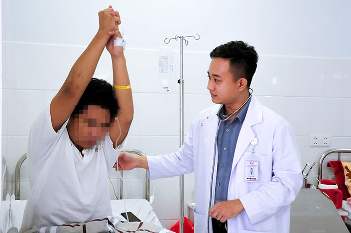 Nam thanh niên 21 tuổi ra đi vì đột quỵ: “Chơi game xong gục trên ghế