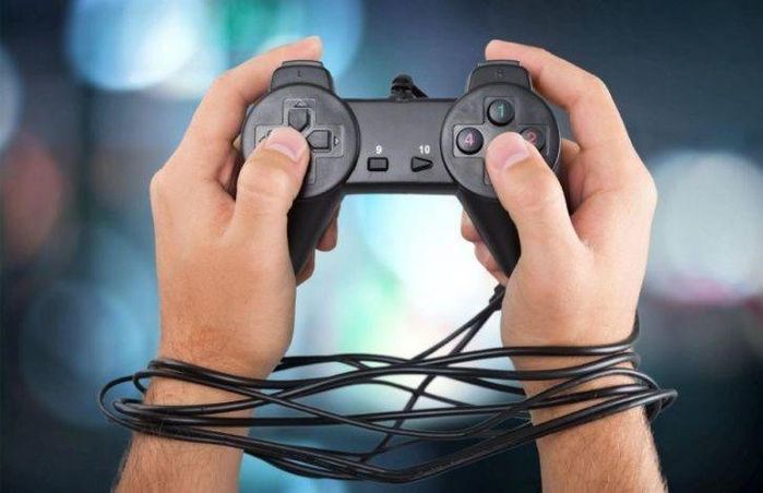 Nam thanh niên 21 tuổi ra đi vì đột quỵ: “Chơi game xong gục trên ghế
