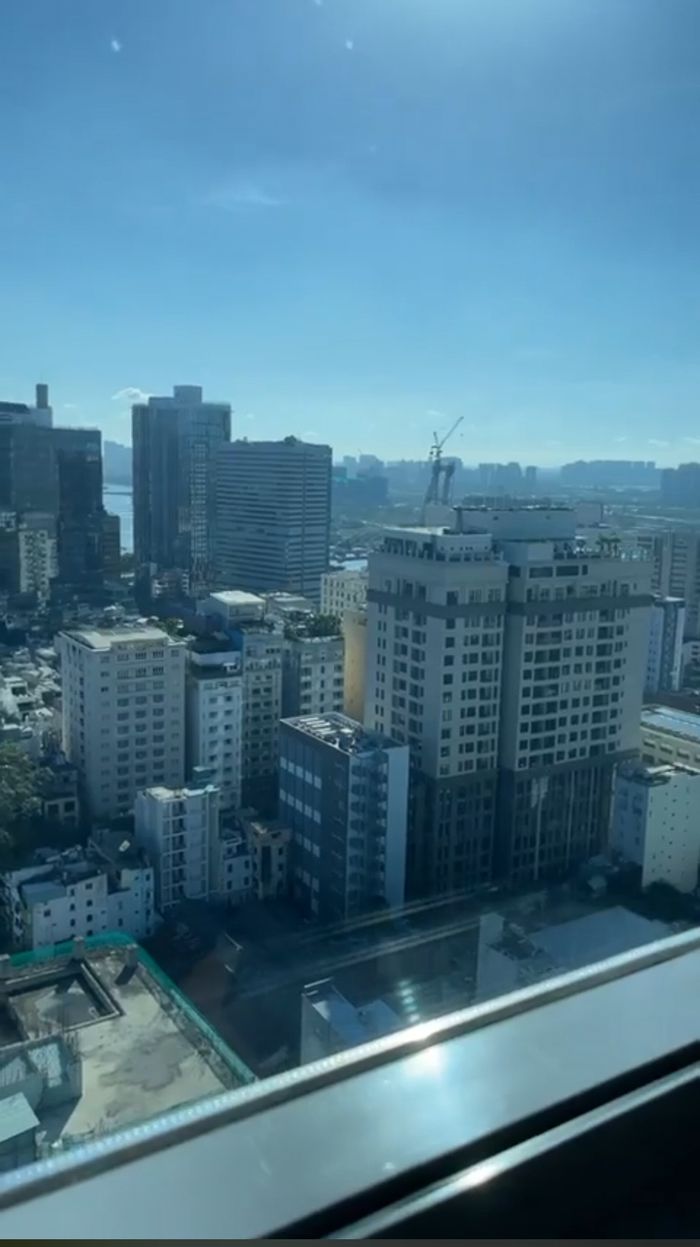 Nathan Lee livestream từ khuya đến sáng sớm thách thức