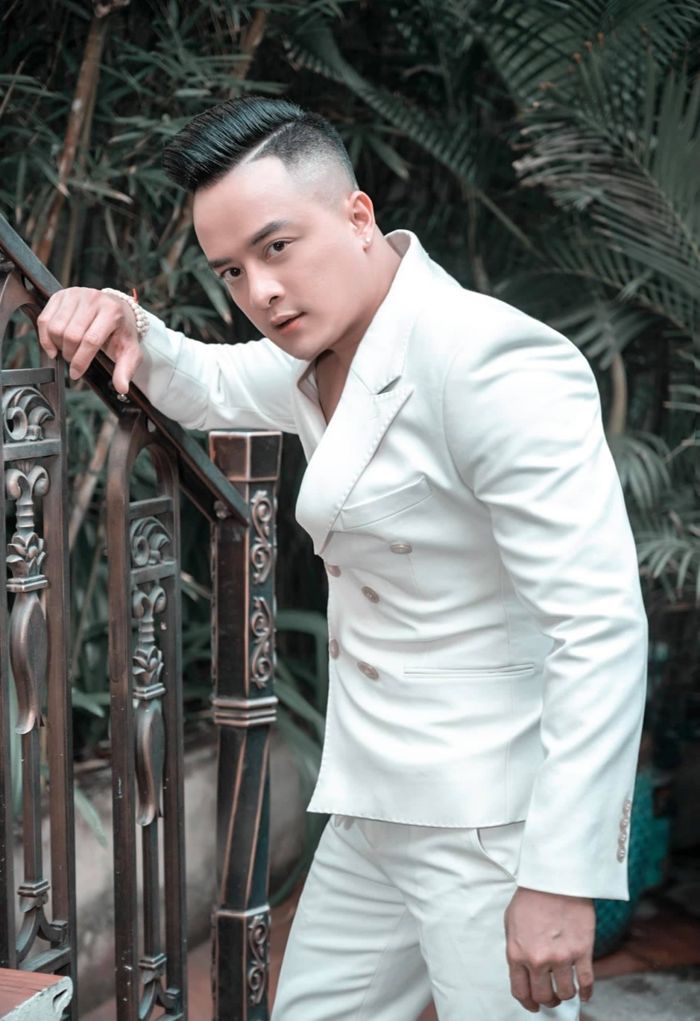 Nathan Lee kiện Ngọc Trinh đòi bồi thường 30 tỷ không quên chửi nhẹ