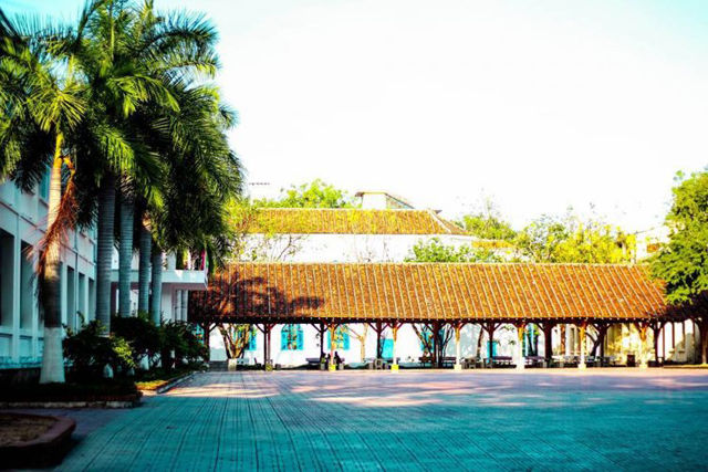 Ngôi trường thuộc top có khuôn viên đẹp nhất VN với views biển xịn sò