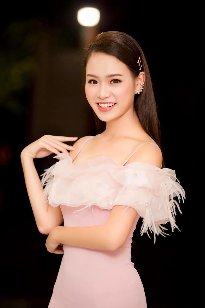 Người đẹp học giỏi nhất Hoa hậu Việt Nam làm giảng viên tuổi 24