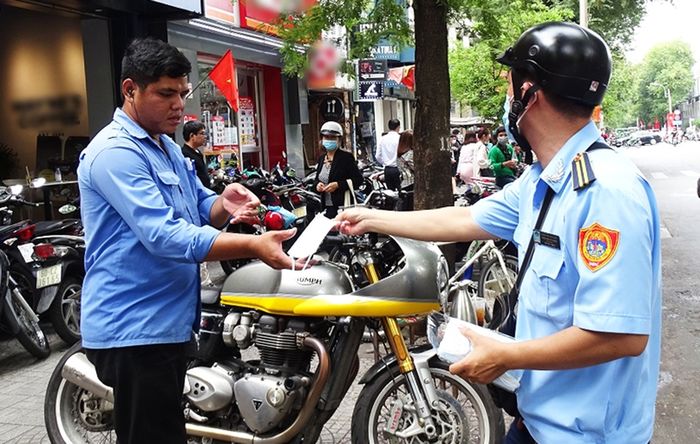 12 người ở SG bị phạt vì không đeo khẩu trang, mỗi người 2 triệu đồng