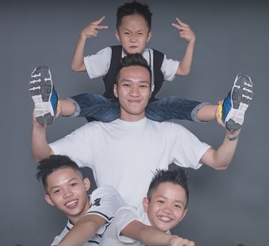 Ngưỡng mộ chàng vũ công 27 tuổi dành cả thanh xuân nuôi 3 cậu con trai