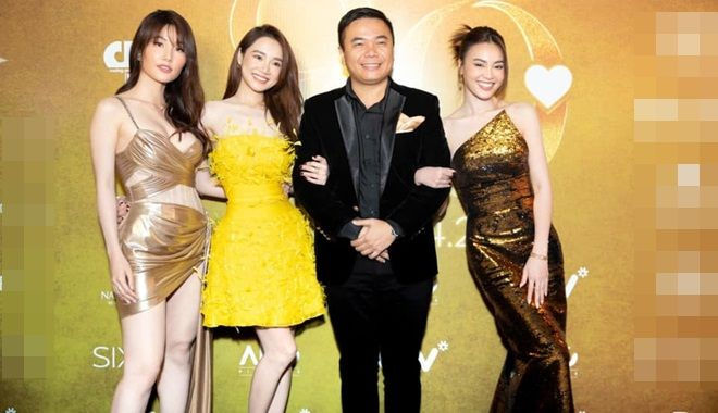 Nhã Phương nhí nhố đi biển bên dàn sao Việt giữa drama bệnh ngôi sao