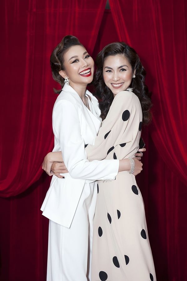 Những cặp chị em thất lạc của showbiz Việt