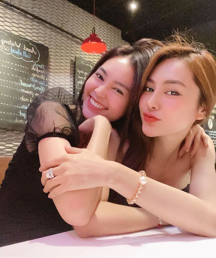 Những cặp chị em thất lạc của showbiz Việt