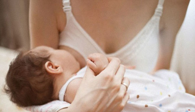 Làm giả sữa mẹ từ sữa đặc thêm vani mang bán, bé sơ sinh bị ngộ độc