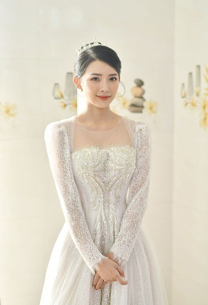 Phan Mạnh Quỳnh đã chi bao nhiêu tiền váy cưới cho vợ hot girl?