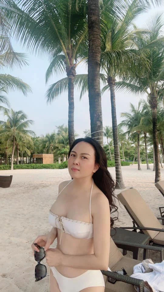 Phượng Chanel gợi cảm táo bạo hậu chia tay Quách Ngọc Ngoan