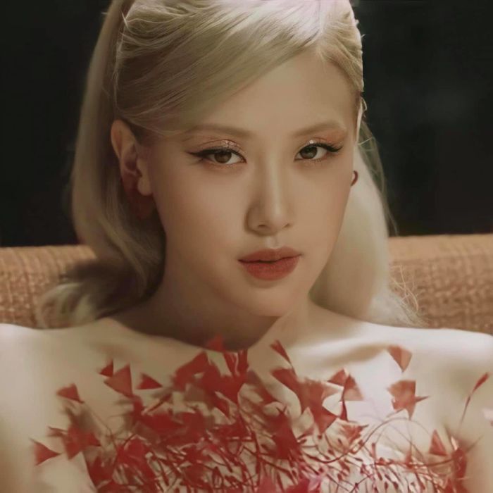 Rosé đụng hàng Thanh Hằng đầm của NTK Công Trí