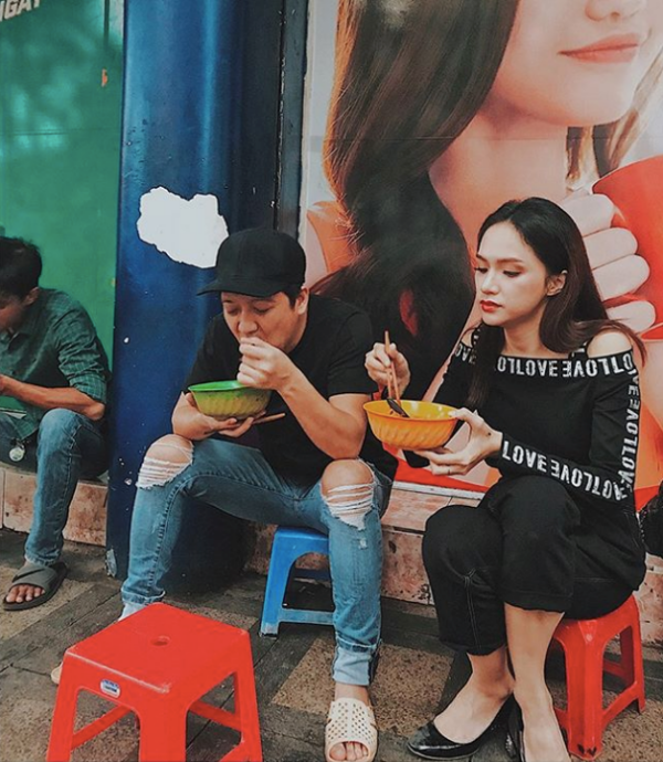 Sao Việt lê la quán vỉa hè: Người được khen xinh, người gây tranh cãi