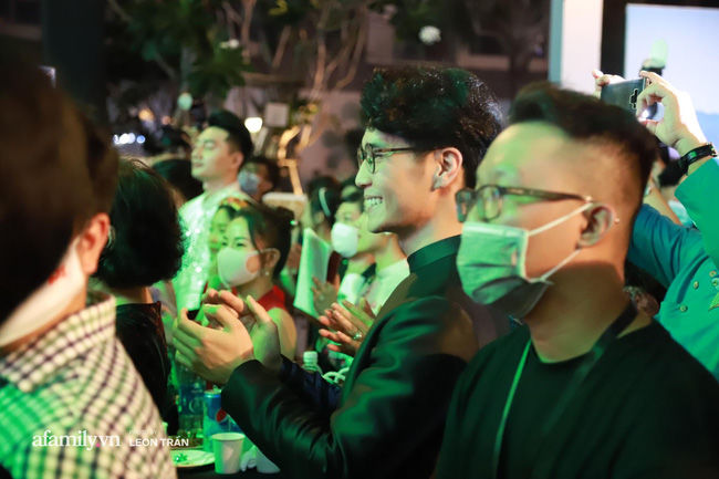 Tình trẻ kém 11 tuổi đến ủng hộ Ngô Thanh Vân: họ đã công khai rồi này