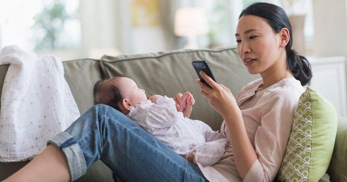 Trẻ dưới 6 tuổi xem điện thoại hơn 1 giờ/ngày dễ tăng động, giảm chú ý
