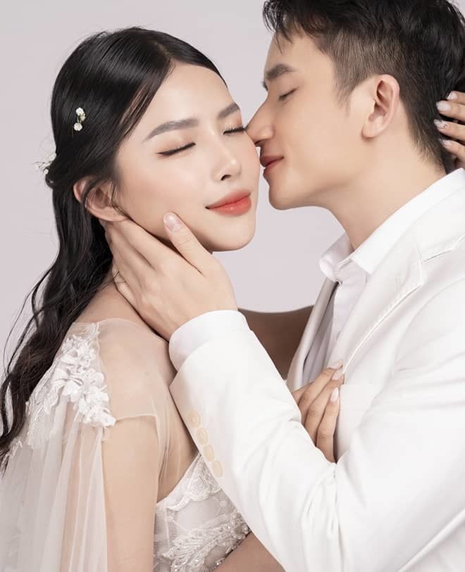 Trọn bộ ảnh cưới siêu lãng mạn của vợ chồng Phan Mạnh Quỳnh