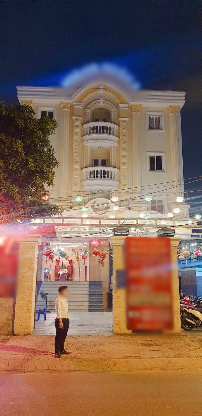 Vợ chồng Việt Hương tậu cơ ngơi bề thế như cung điện