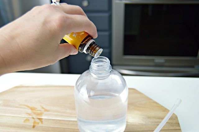 Xông tinh dầu đuổi muỗi đúng cách để tránh bị ngộ độc