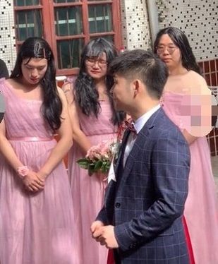 Không tìm đủ người, cô dâu gọi luôn 3 cậu bạn thân đến làm phù dâu