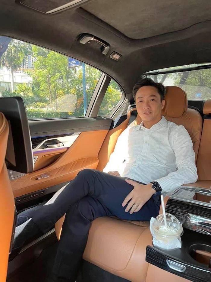 Gia đình Thúy Diễm, Hoa hậu Tiểu Vy và nhiều sao Việt nô nức đi bầu