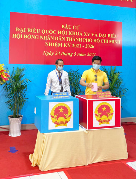 Gia đình Thúy Diễm, Hoa hậu Tiểu Vy và nhiều sao Việt nô nức đi bầu