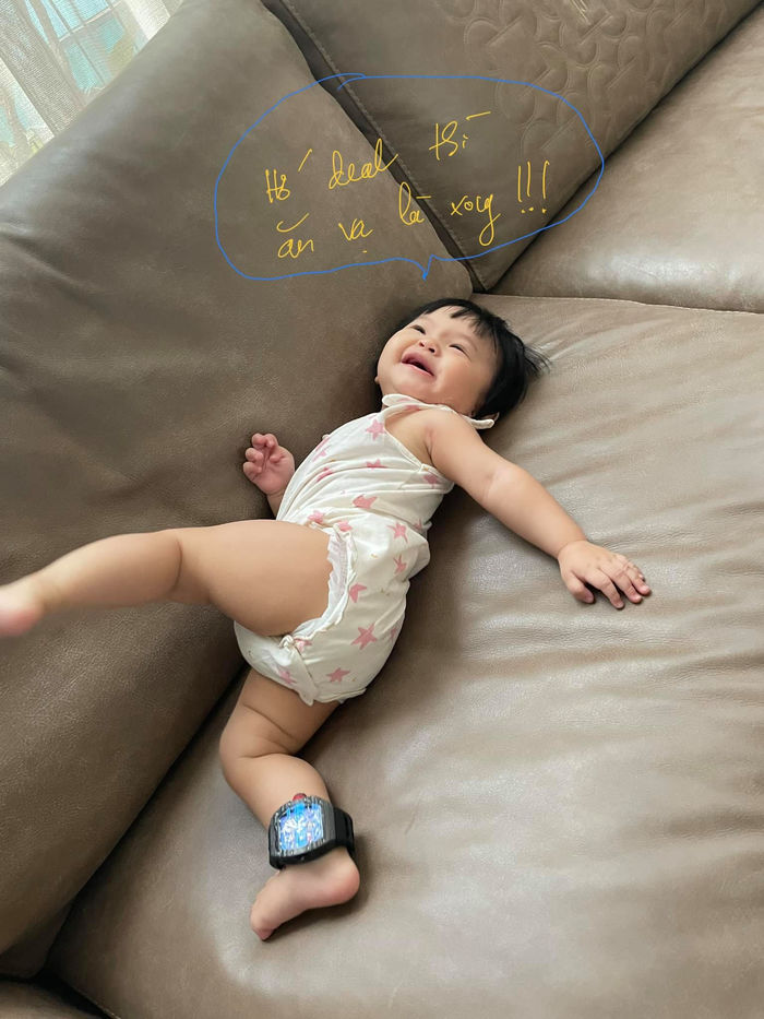 Ái nữ nhà Cường Đô La dùng toàn đồ chơi tiền tỷ