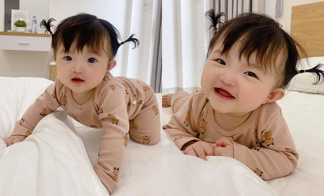 Ái nữ nhà Đông Nhi phấn khích khi được ba mẹ tập đứng và bước đi