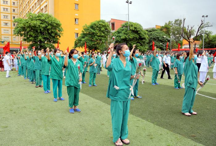 Ấm lòng mùa dịch: Quảng Ninh cử 200 y, bác sĩ sang hỗ trợ Bắc Giang