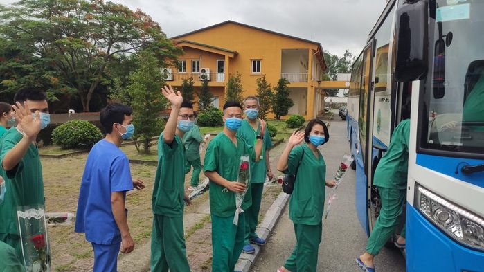 Ấm lòng mùa dịch: Quảng Ninh cử 200 y, bác sĩ sang hỗ trợ Bắc Giang