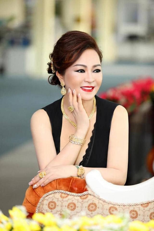 Bà Hằng công khai tài sản khủng: 2.300 tỷ đồng, kim cương tính ký
