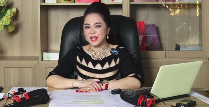 Bà Hằng đáp trả vợ Hoài Linh: Vợ trong mơ mà đòi thông cảm cho tôi