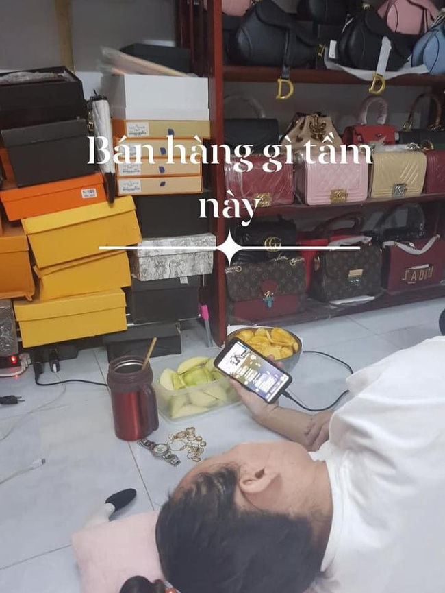 Book livestream liên tục, dân tình vẫn lót dép hóng bà Phương Hằng