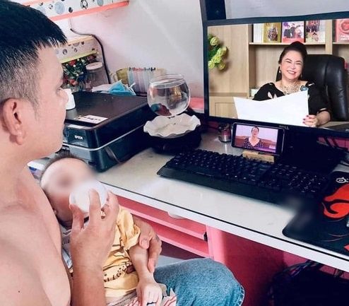 Book livestream liên tục, dân tình vẫn lót dép hóng bà Phương Hằng