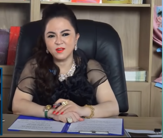 Bà Phương Hằng tiếp tục mắng xối xả, tuyên chiến với Hứa Minh Đạt