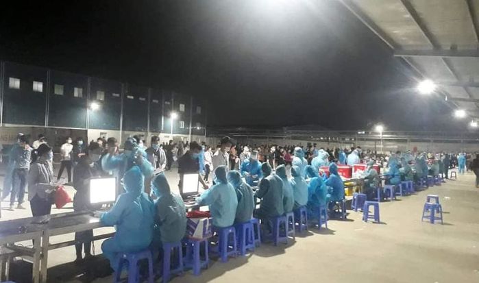 Bắc Giang: Y bác sĩ chống dịch làm việc 20 tiếng/ngày, ngủ 2 tiếng