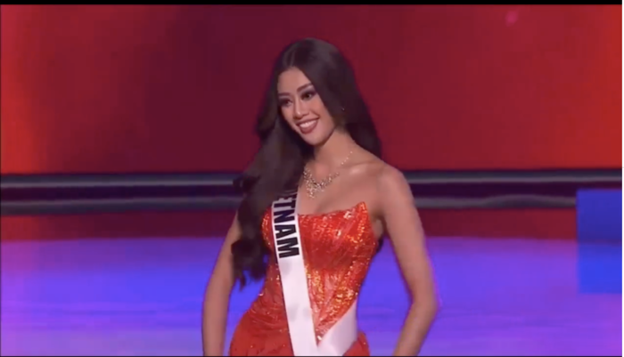 Khánh Vân diện váy Hừng đông thắp sáng Bán kết Miss Universe 2020