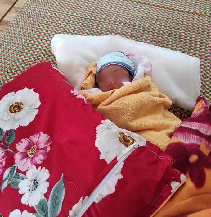 Bé 3 ngày tuổi, chưa có tên đã phải đi cách ly, được gọi tạm là bé F1