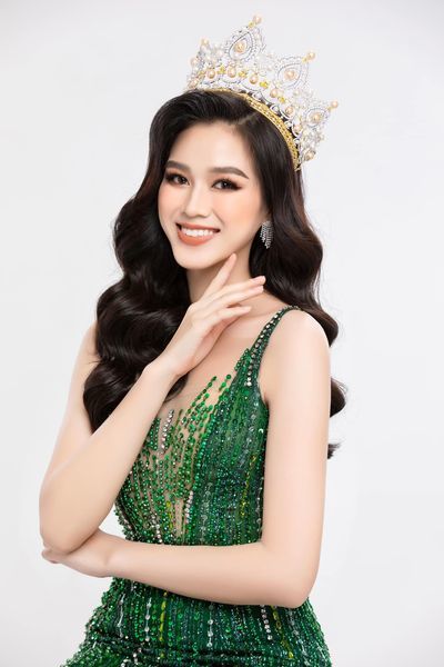 Bị chê Hoa hậu nhà quê, Đỗ Hà lại được page sắc đẹp Châu Á ngợi khen