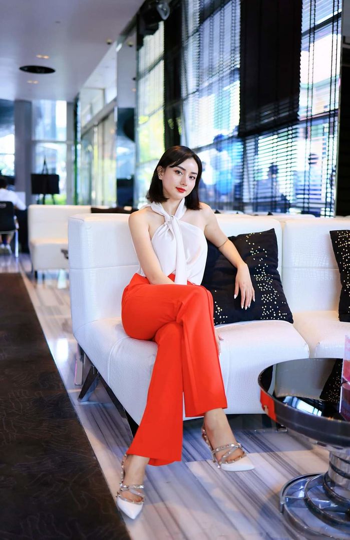 Bị đồn đập đi xây lại kiếm đại gia, Angela Chu lên tiếng trần tình