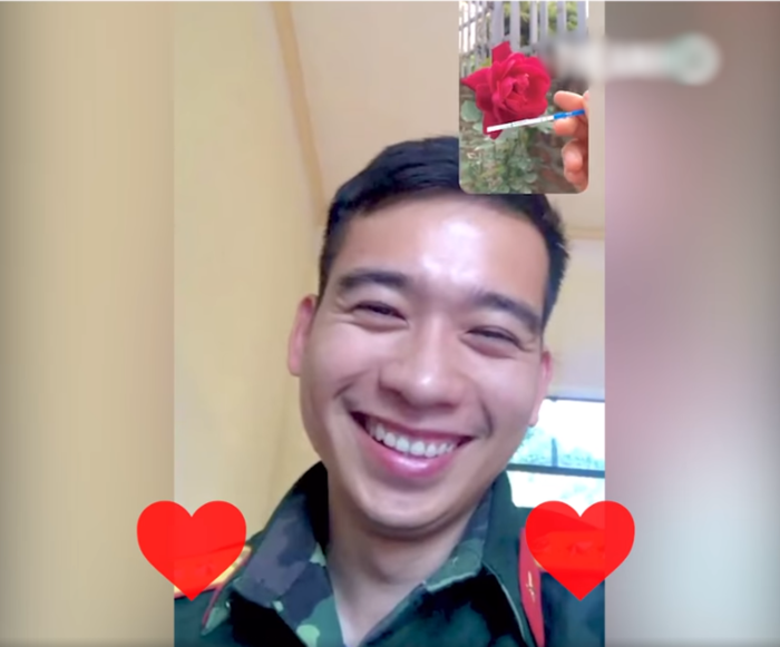 Người đàn ông mừng rơi nước mắt khi vợ thông báo 2 vạch